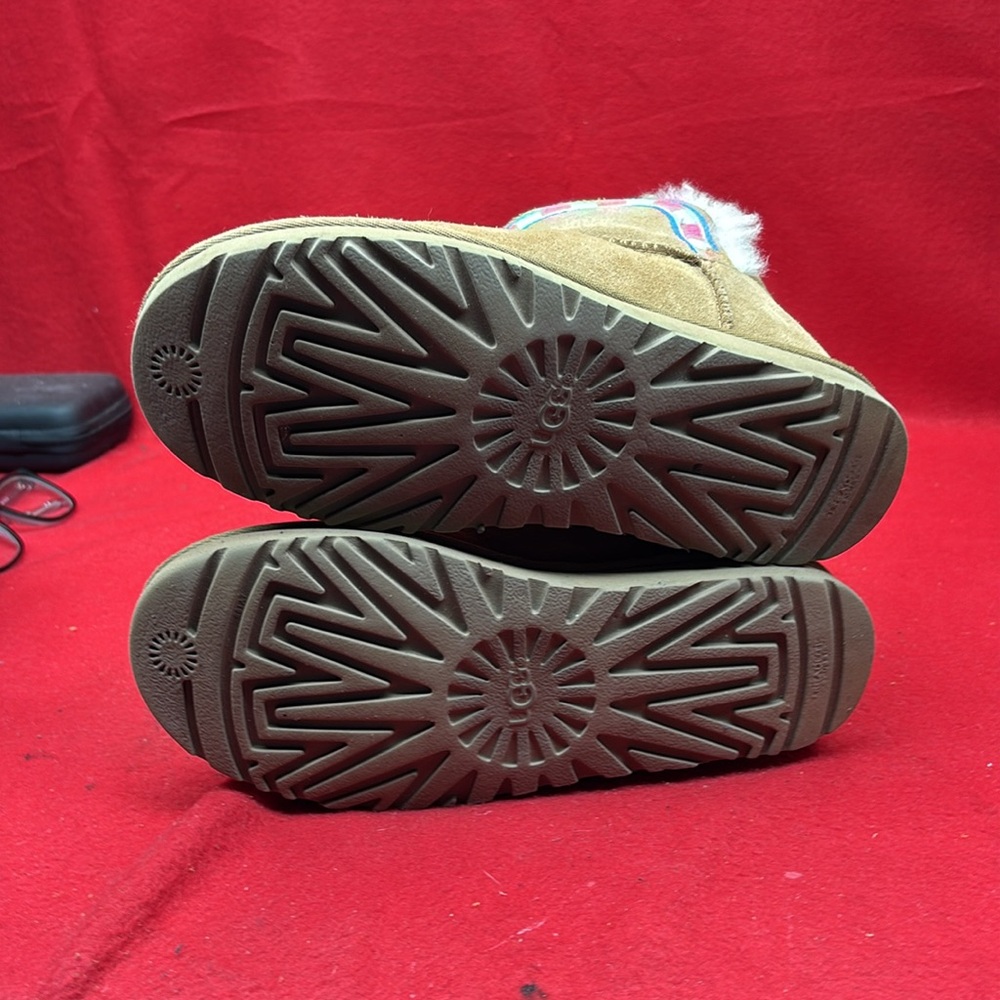 Tan Shearling Lined Boots With Multicolor Trim Sz… - image 5